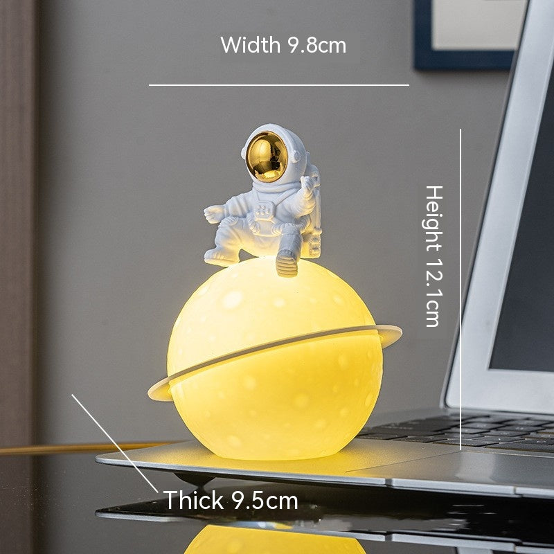 Astronaut Lamp