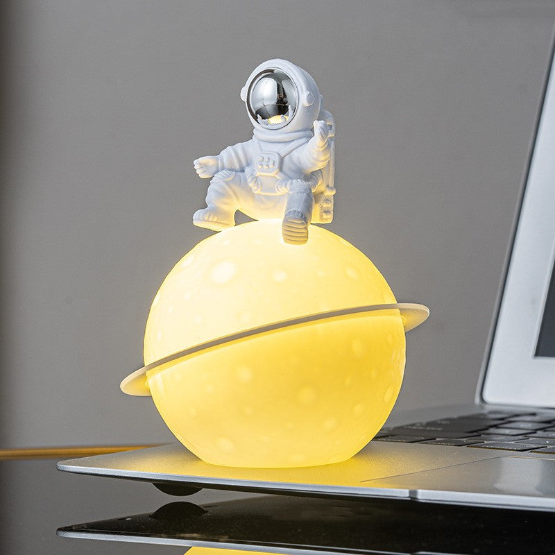 Astronaut Lamp